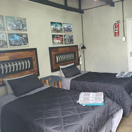 At Ease Road Lodge Zeerust Экстерьер фото
